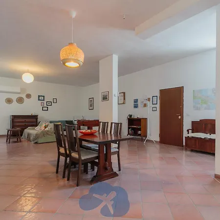 Airport House *