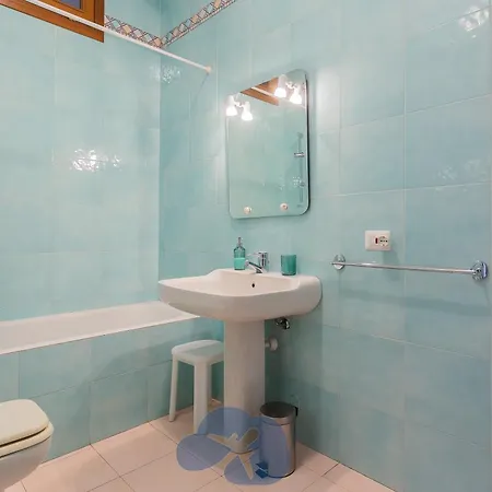 Airport House * Bari